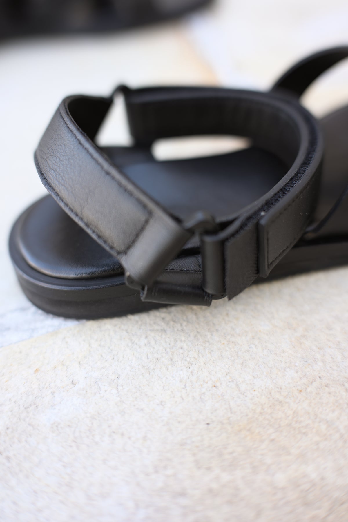 ARNEST SANDALS